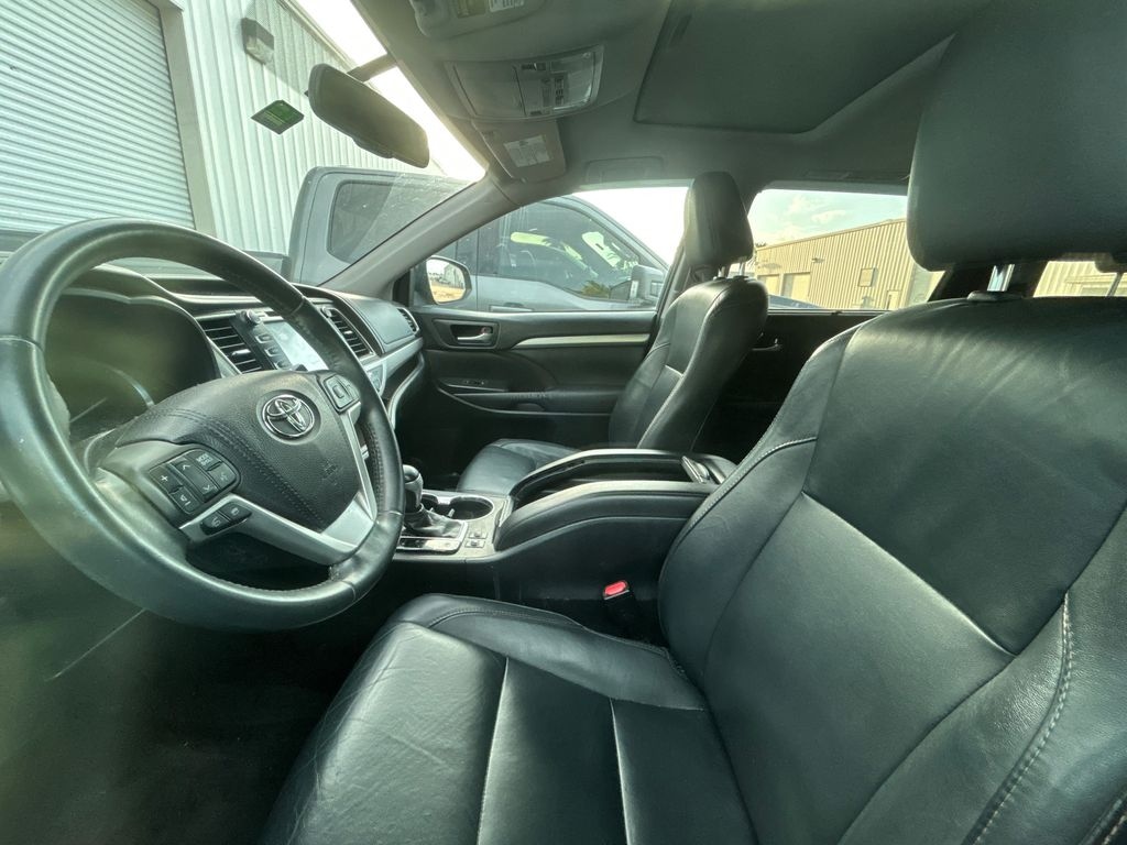 Used 2016 Toyota Highlander XLE V6 SUV
