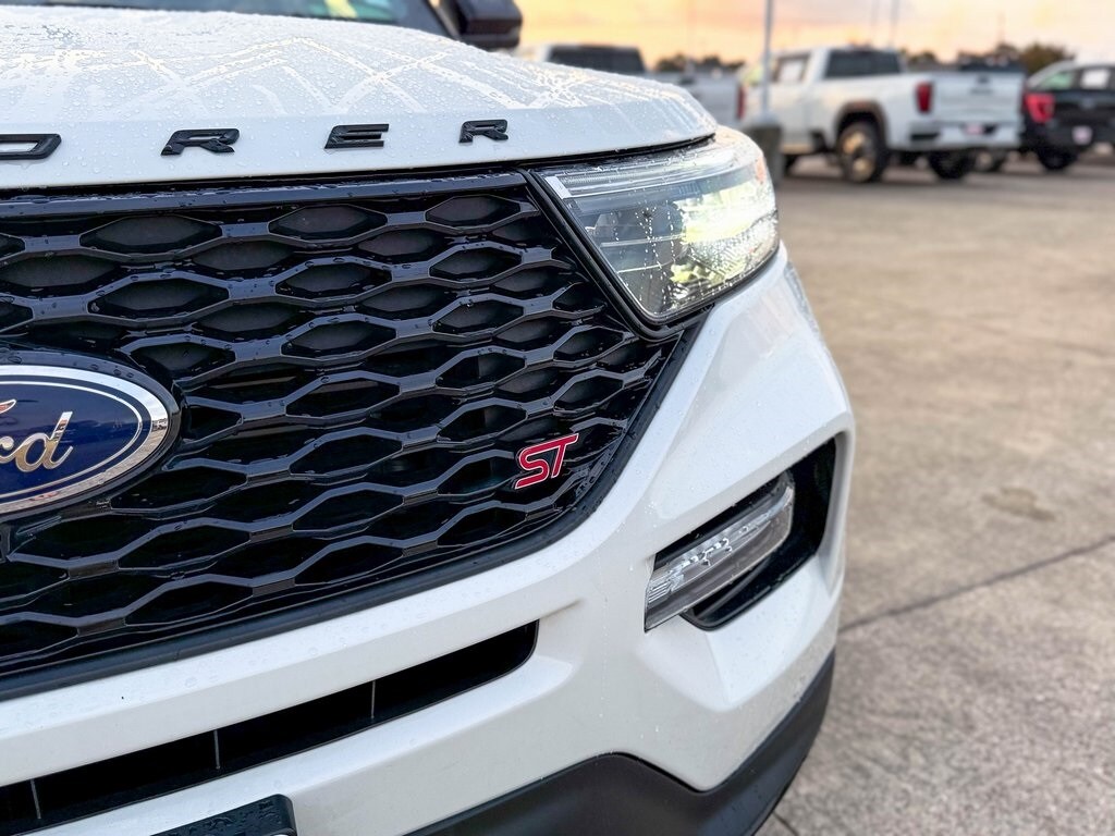 2021 Ford Explorer ST photo 4