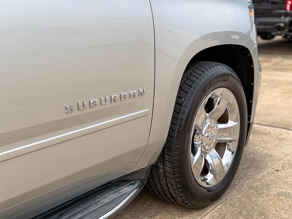 2015 Chevrolet Suburban 1500 LTZ photo 4