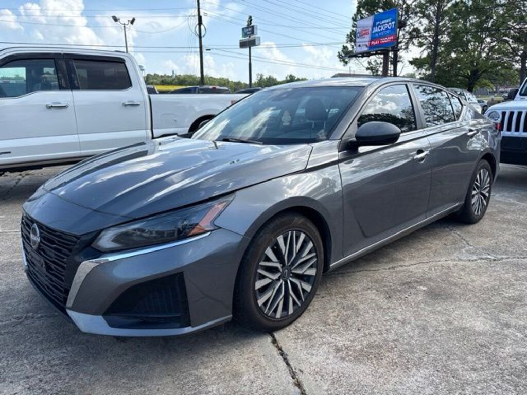 Used 2024 Nissan Altima 2.5 SV Sedan
