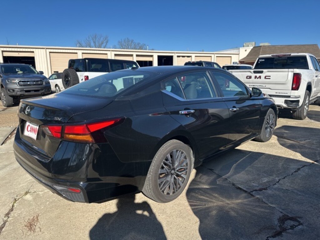 Used 2023 Nissan Altima 2.5 SV Sedan