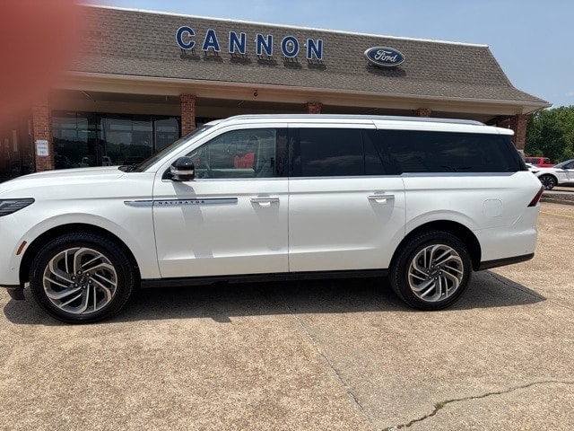 Used 2025 Lincoln Navigator Reserve L with VIN 5LMJJ3LG5SEL02894 for sale in Starkville, MS