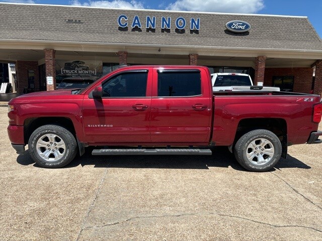 Used 2018 Chevrolet Silverado 1500 LT Z71 with VIN 3GCUKREC1JG431186 for sale in Starkville, MS