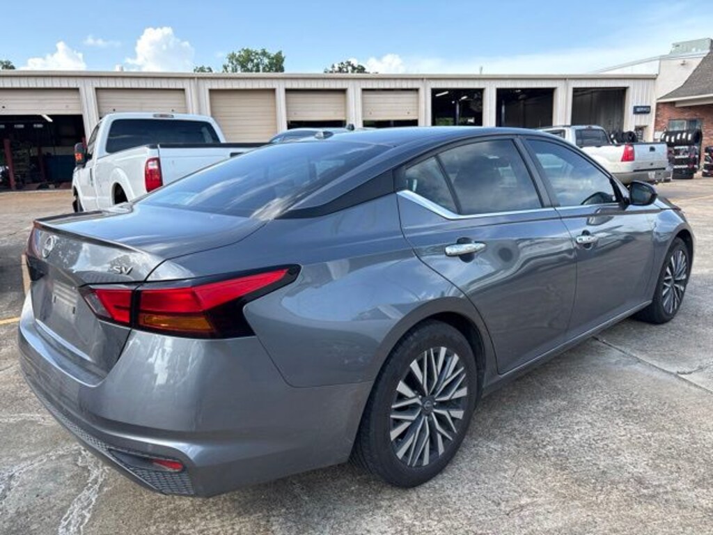 Used 2024 Nissan Altima 2.5 SV Sedan
