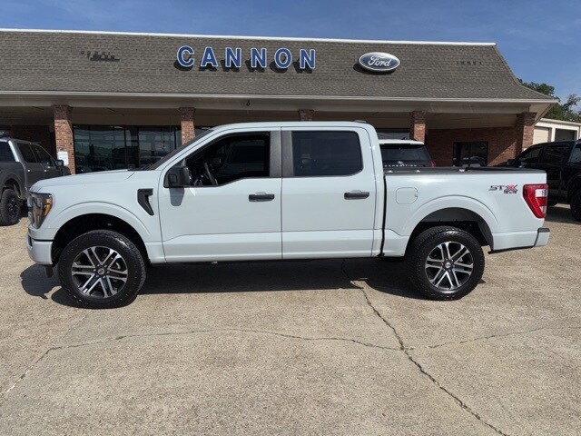 2023 Ford F-150 XL photo 2