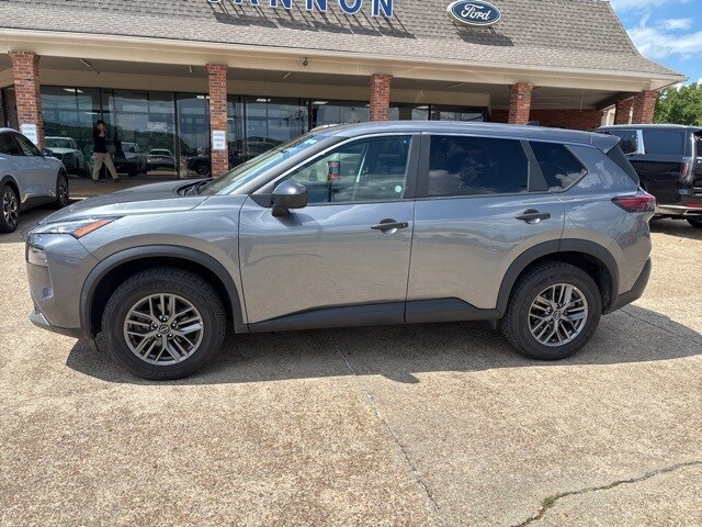2023 Nissan Rogue S photo 2