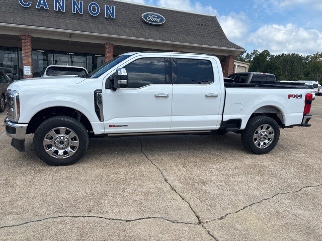 2024 Ford F-250 Lariat photo 2