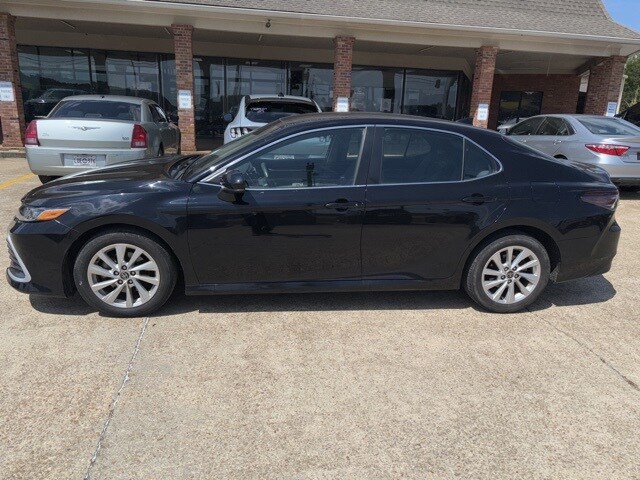 2023 Toyota Camry LE photo 2