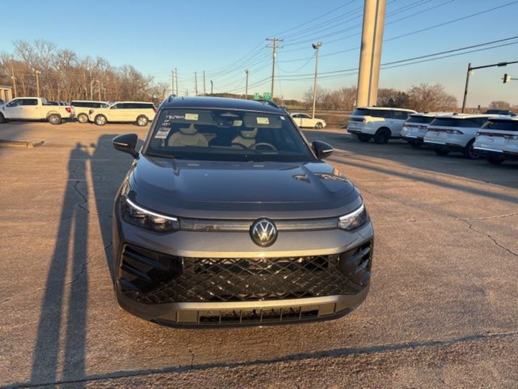 Used 2025 Volkswagen Tiguan 2.0T SE R-Line Black SUV