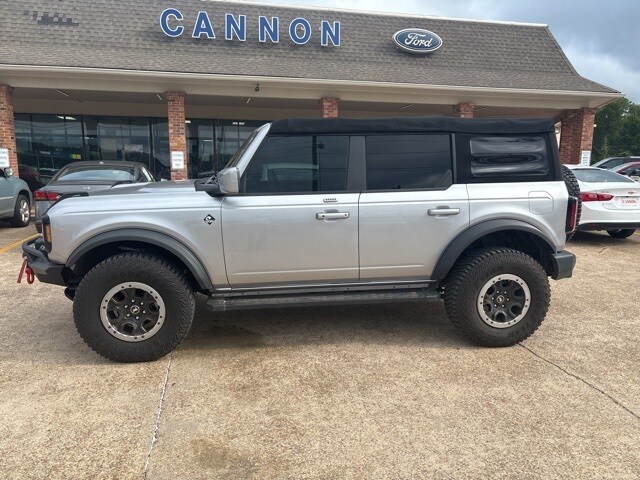 2022 Ford Bronco Outer Banks photo 2