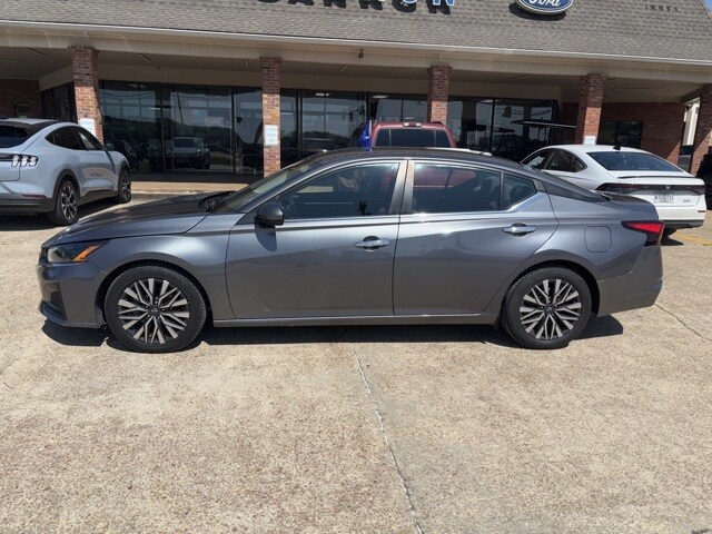2023 Nissan Altima 2.5 SV photo 2