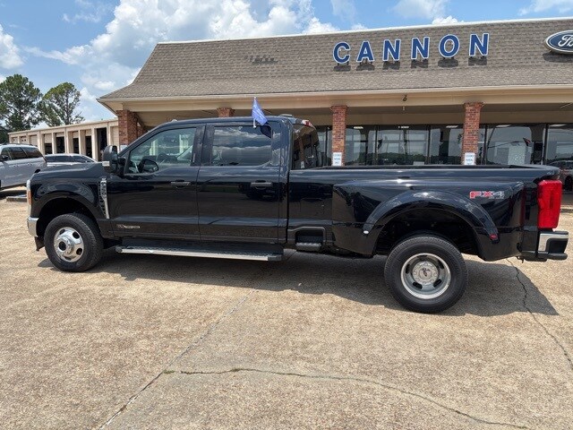 2023 Ford F-350 XLT photo 3