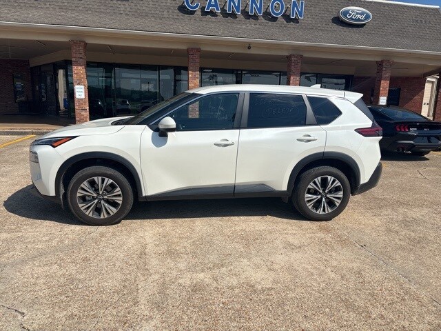 2023 Nissan Rogue SV photo 2