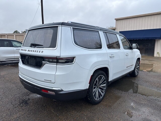 2022 Jeep Grand Wagoneer III photo 2