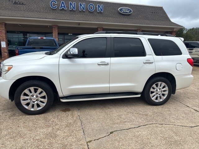 2016 Toyota Sequoia Platinum photo 2