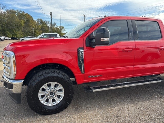 2024 Ford F-250 Lariat photo 2