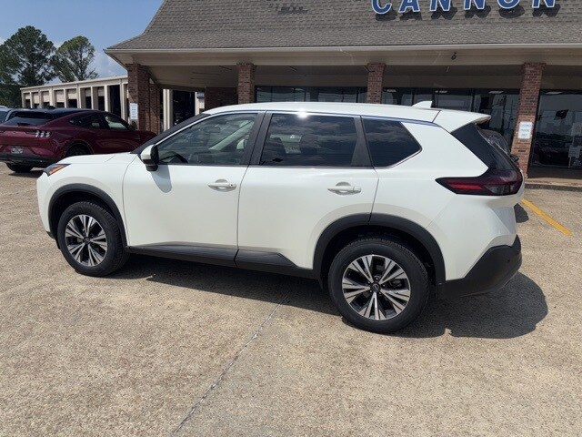 2023 Nissan Rogue SV photo 2