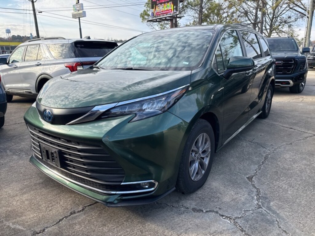 Used 2024 Toyota Sienna XLE Van Passenger Van