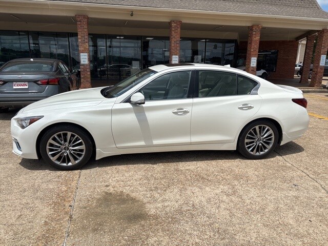 2022 Infiniti Q50 LUXE photo 2