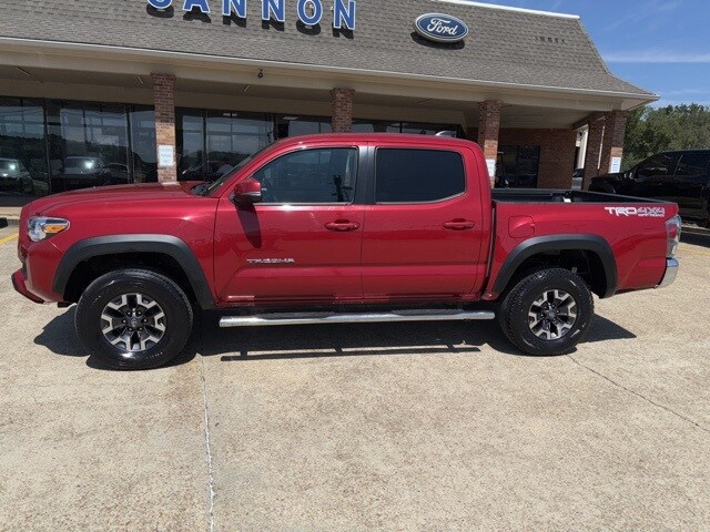 2022 Toyota Tacoma SR5 photo 2
