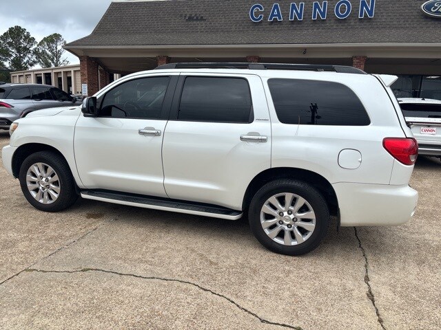 2016 Toyota Sequoia Platinum photo 3