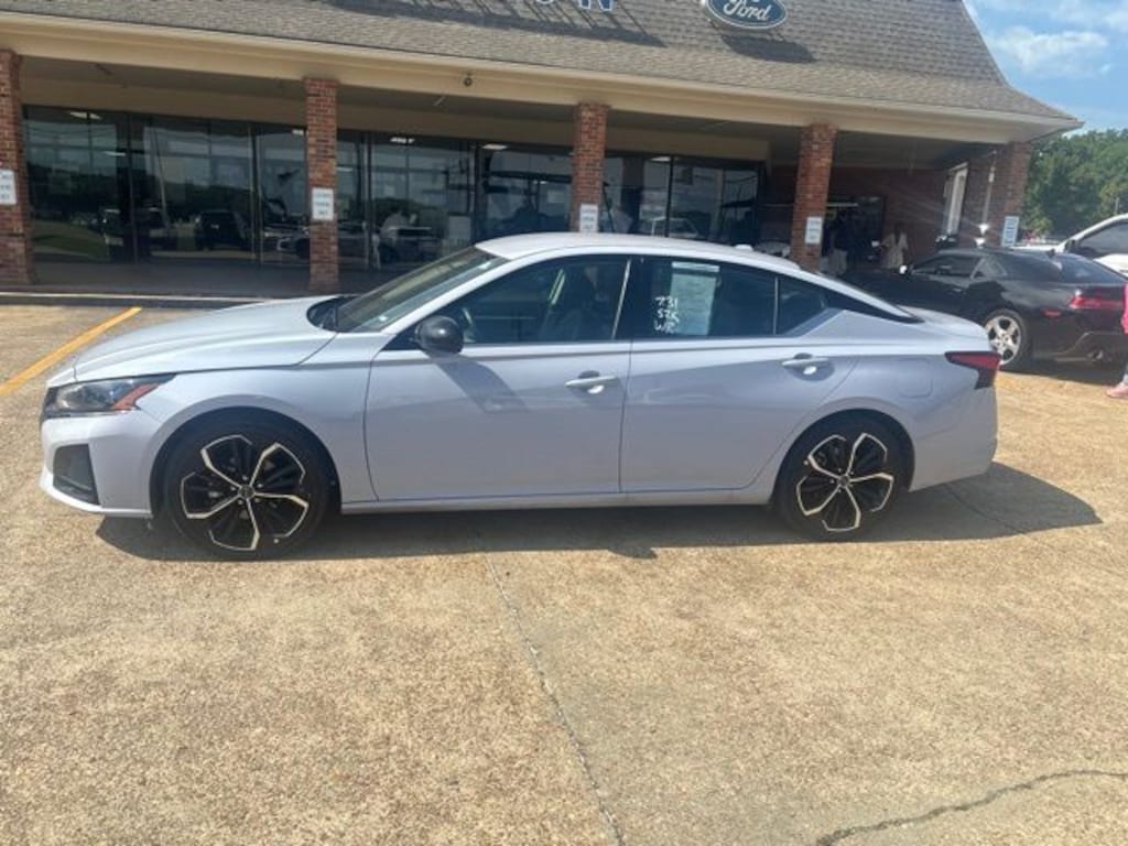 Certified 2025 Nissan Altima SR Sedan
