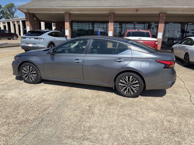 2023 Nissan Altima 2.5 SV photo 3