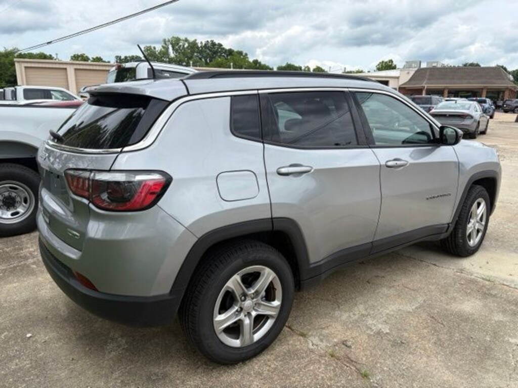 Used 2024 Jeep Compass Latitude SUV