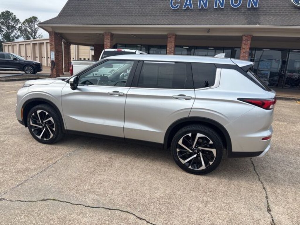 Used 2024 Mitsubishi Outlander SE SUV