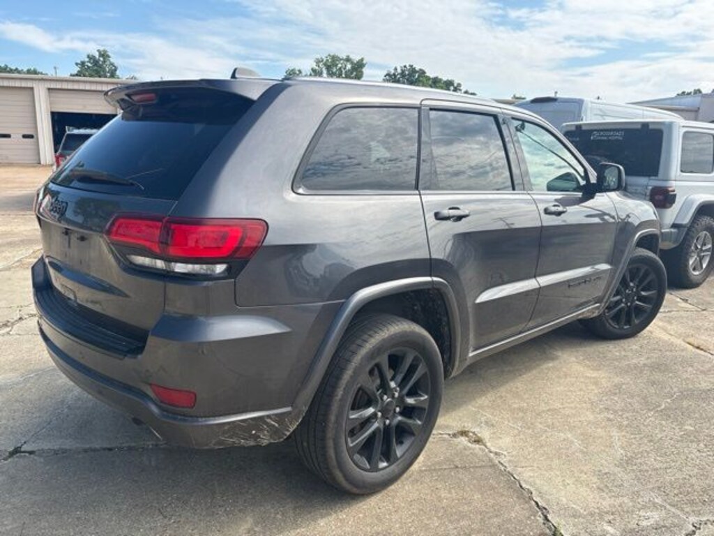 Used 2018 Jeep Grand Cherokee Laredo 4x4 SUV