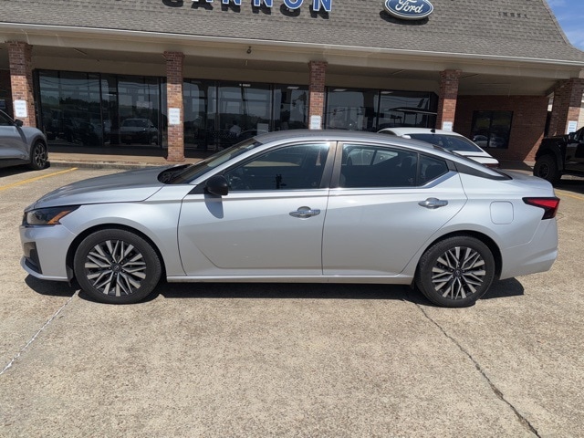 2024 Nissan Altima 2.5 SV photo 2