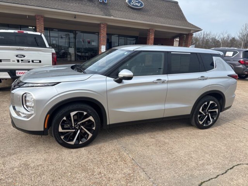 Used 2024 Mitsubishi Outlander SE SUV