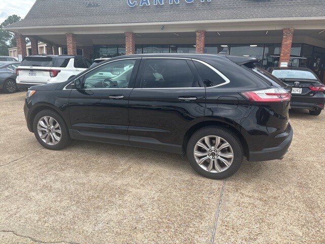 2024 Ford Edge Titanium photo 2