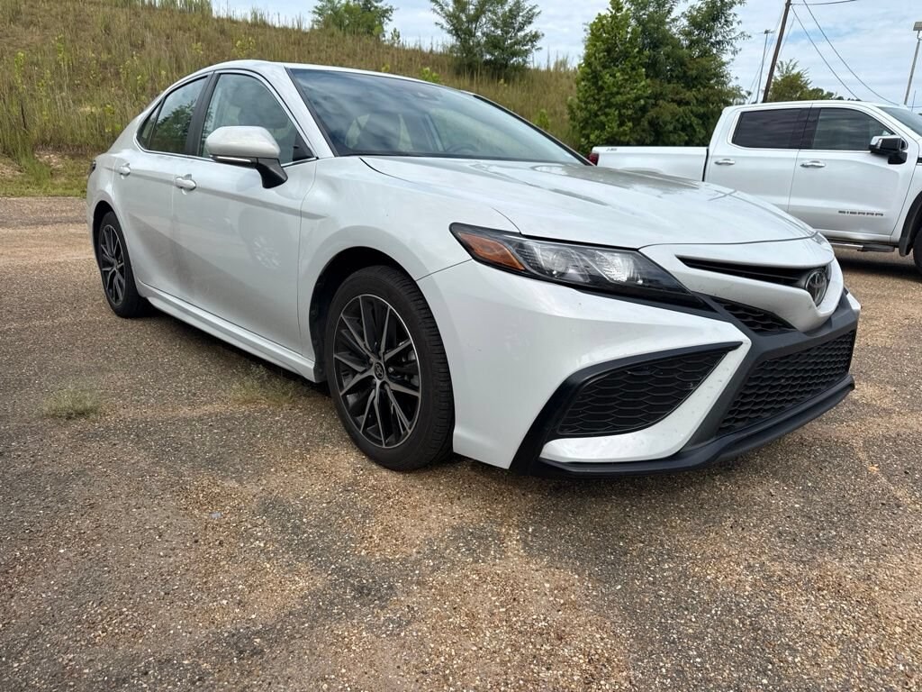 Used 2024 Toyota Camry SE
