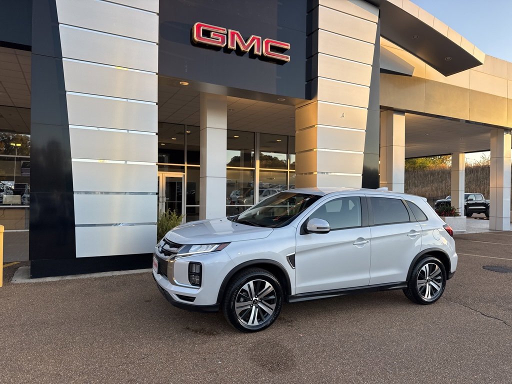 2024 Mitsubishi Outlander Sport SE's photo