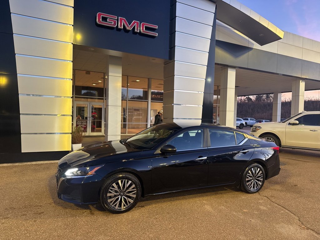 2024 Nissan Altima SV's photo