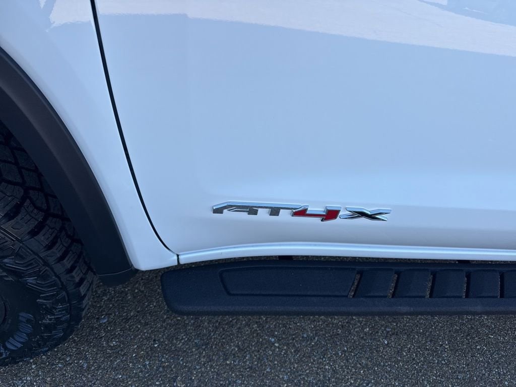 2026 GMC Sierra 1500 AT4X - Photo 9