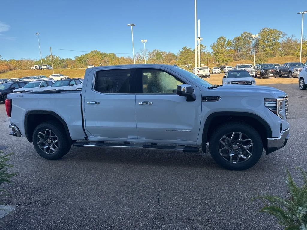 2026 GMC Sierra 1500 SLT - Photo 6