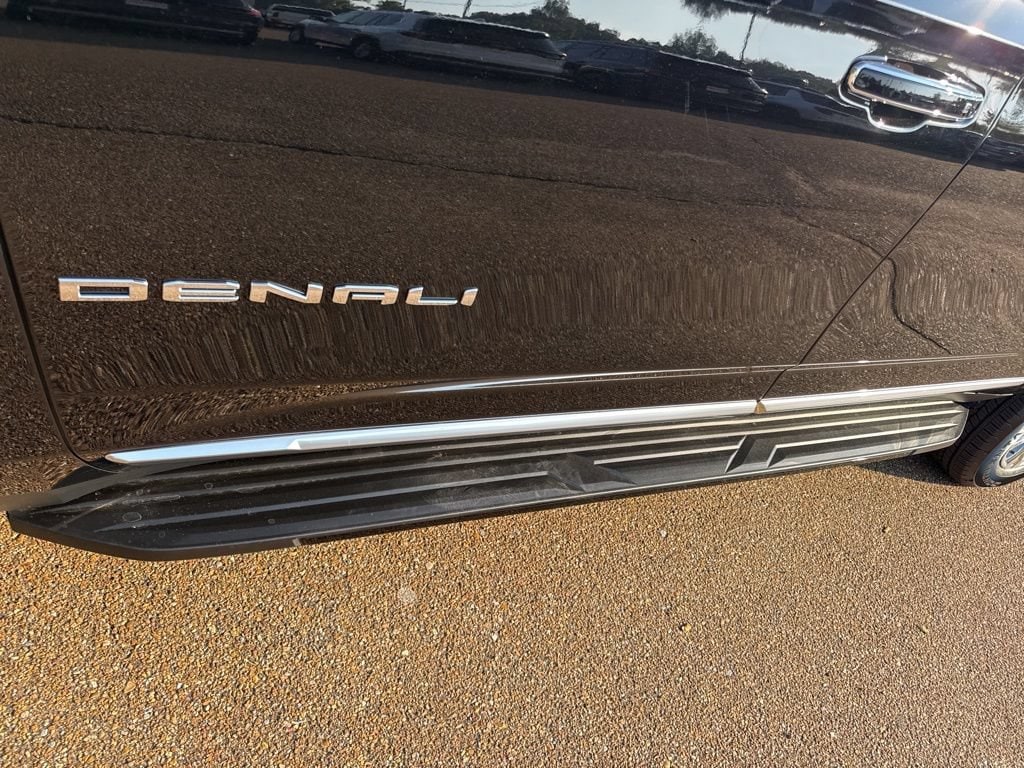 2026 GMC Yukon XL Denali - Photo 9