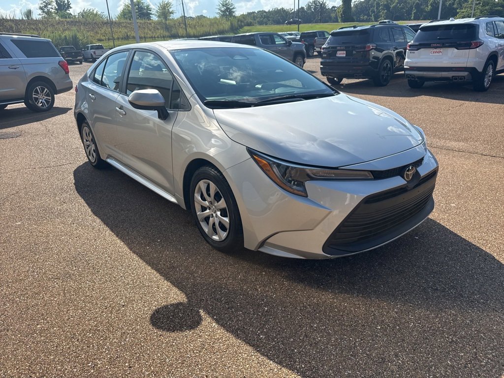 2023 Toyota Corolla LE photo 3