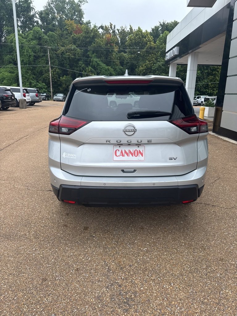 2024 Nissan Rogue SV photo 2