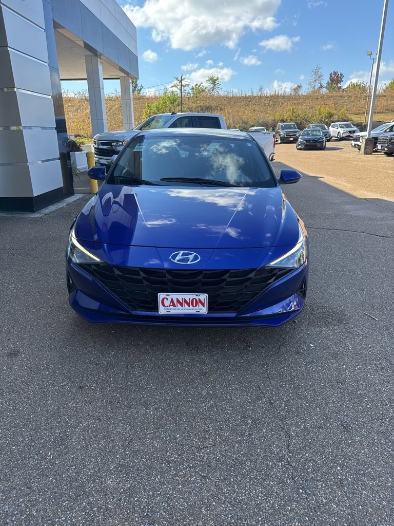 2023 Hyundai Elantra SEL photo 2