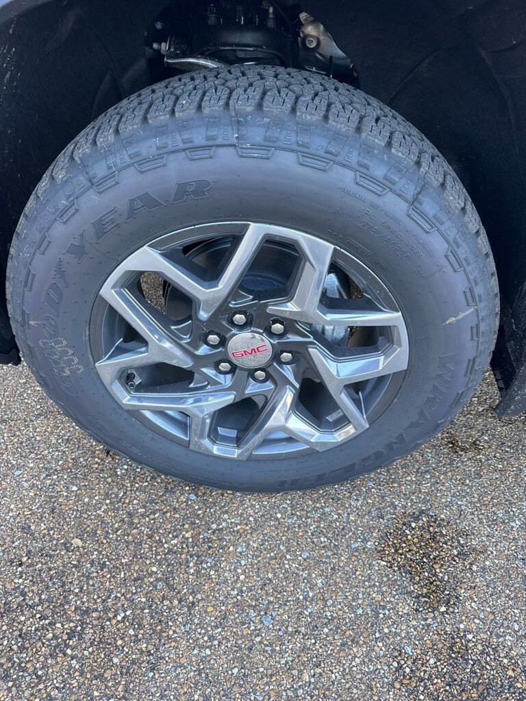 2026 GMC Sierra 1500 SLT - Photo 7