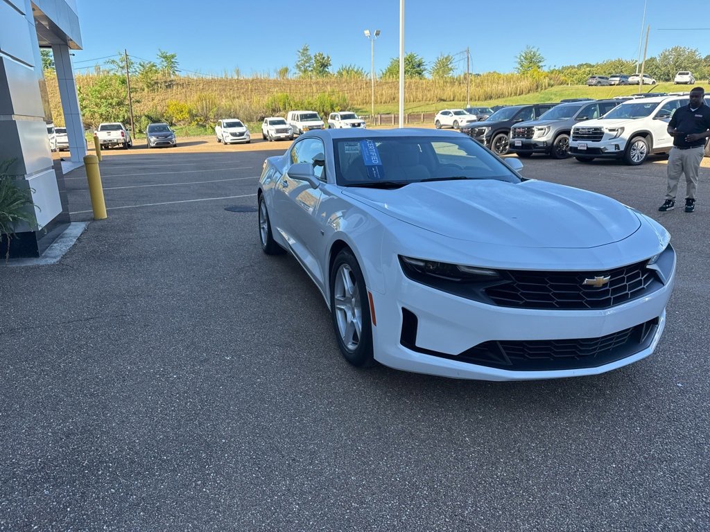 2023 Chevrolet Camaro 1LT photo 3