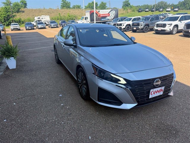 Used 2023 Nissan Altima 2.5 SV