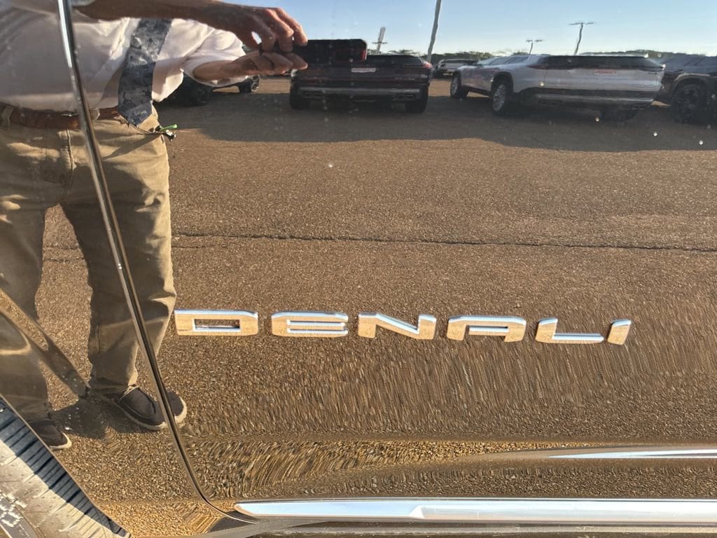 2026 GMC Yukon XL Denali - Photo 8