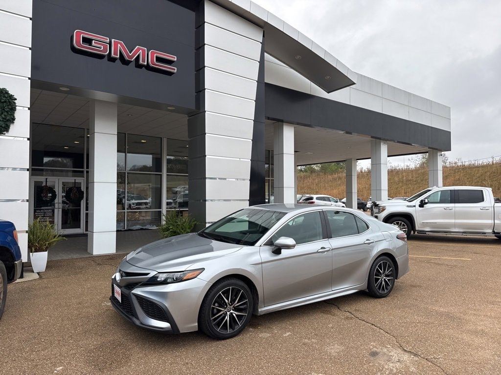 Used 2022 Toyota Camry SE