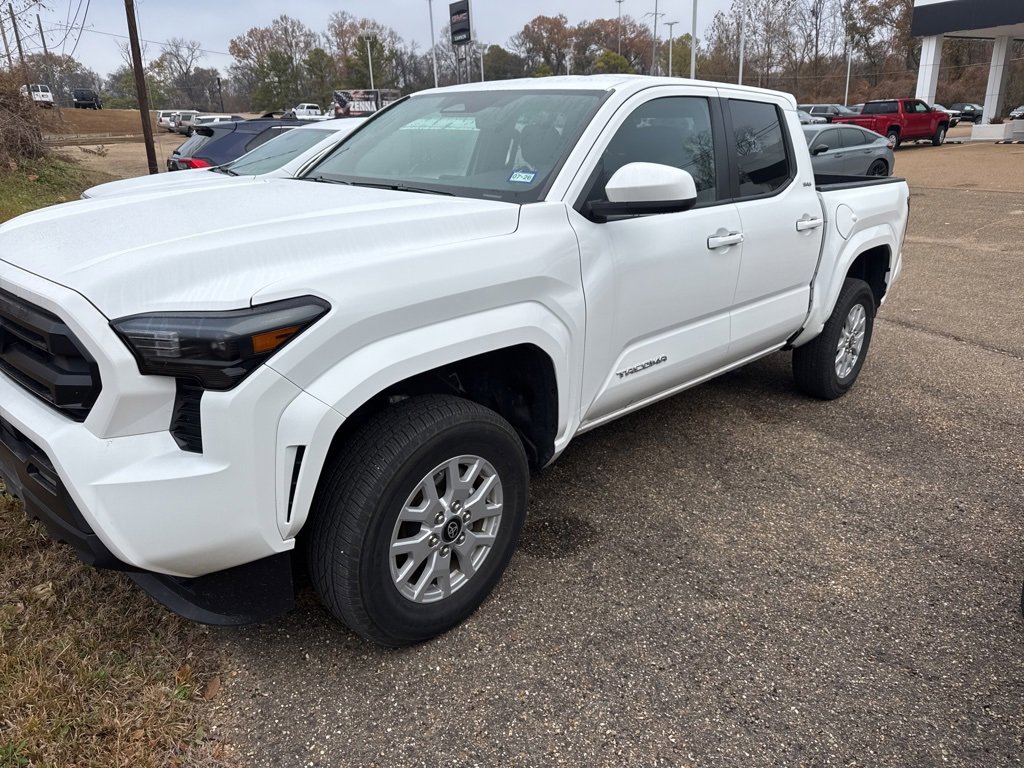 2024 Toyota Tacoma SR5's photo