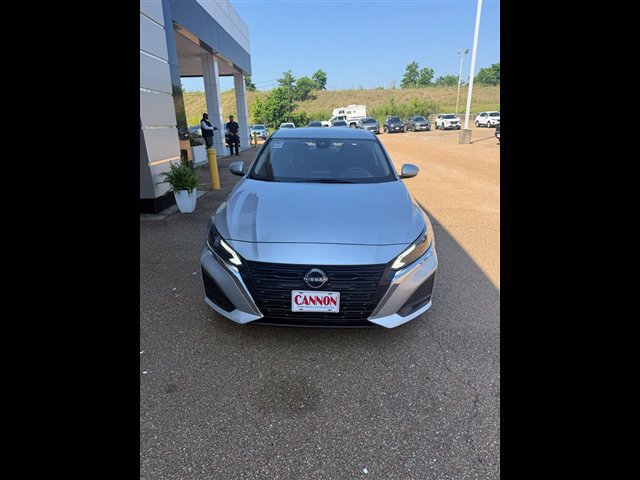 Used 2023 Nissan Altima 2.5 SV