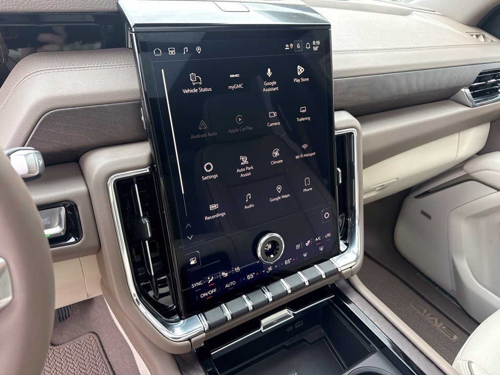 2027 GMC Yukon Denali - Photo 17